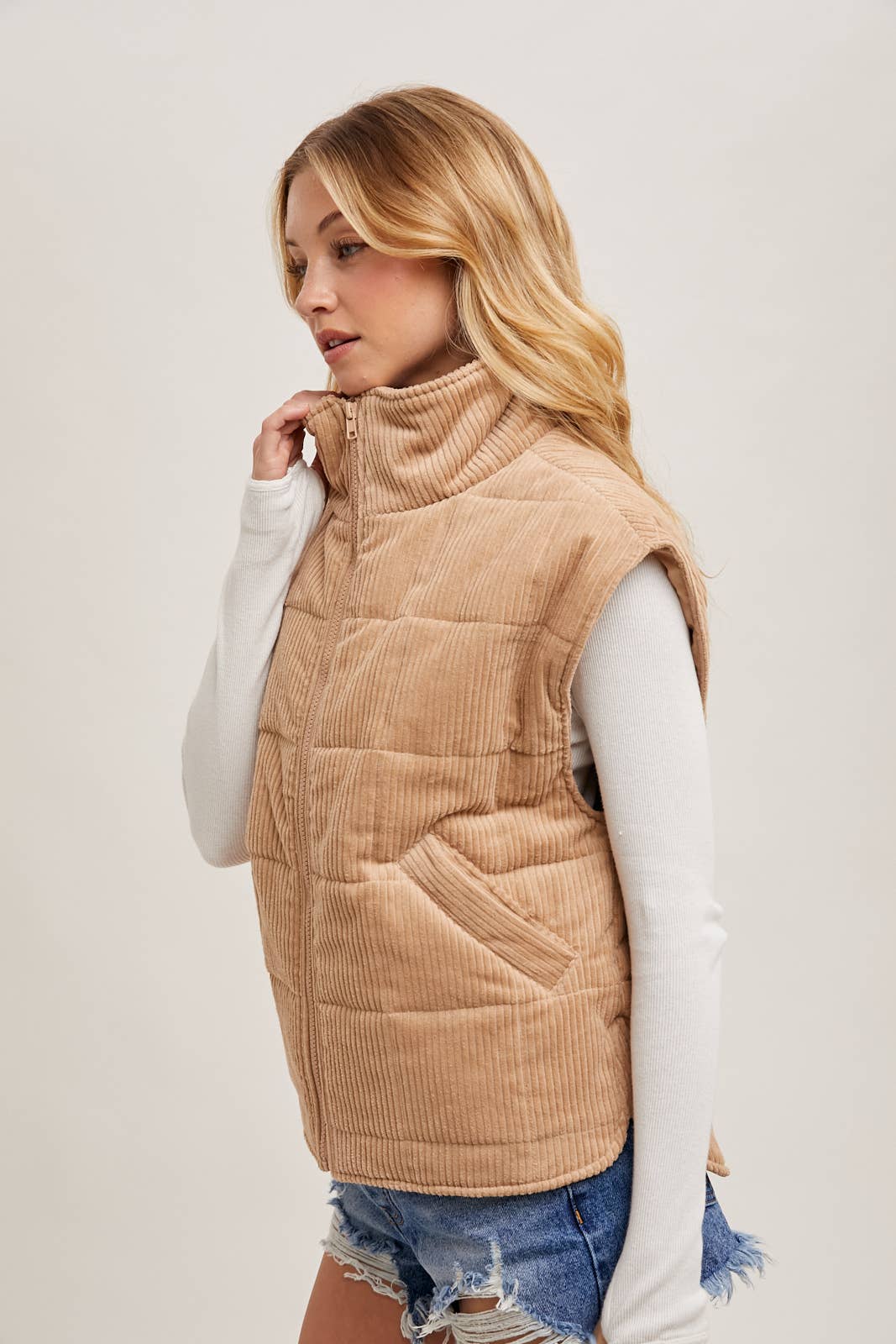CORDUROY QUILTED PUFFER VEST: CAMEL / M