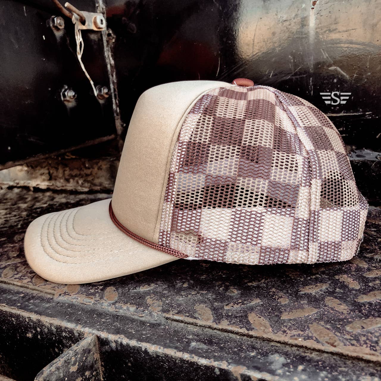 Checkered Mesh Back Cap: Black/ Red