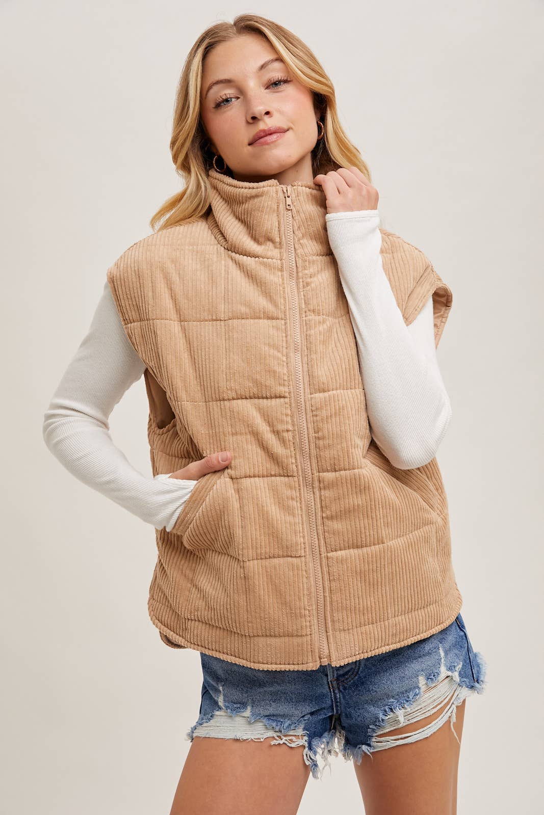 CORDUROY QUILTED PUFFER VEST: CAMEL / M