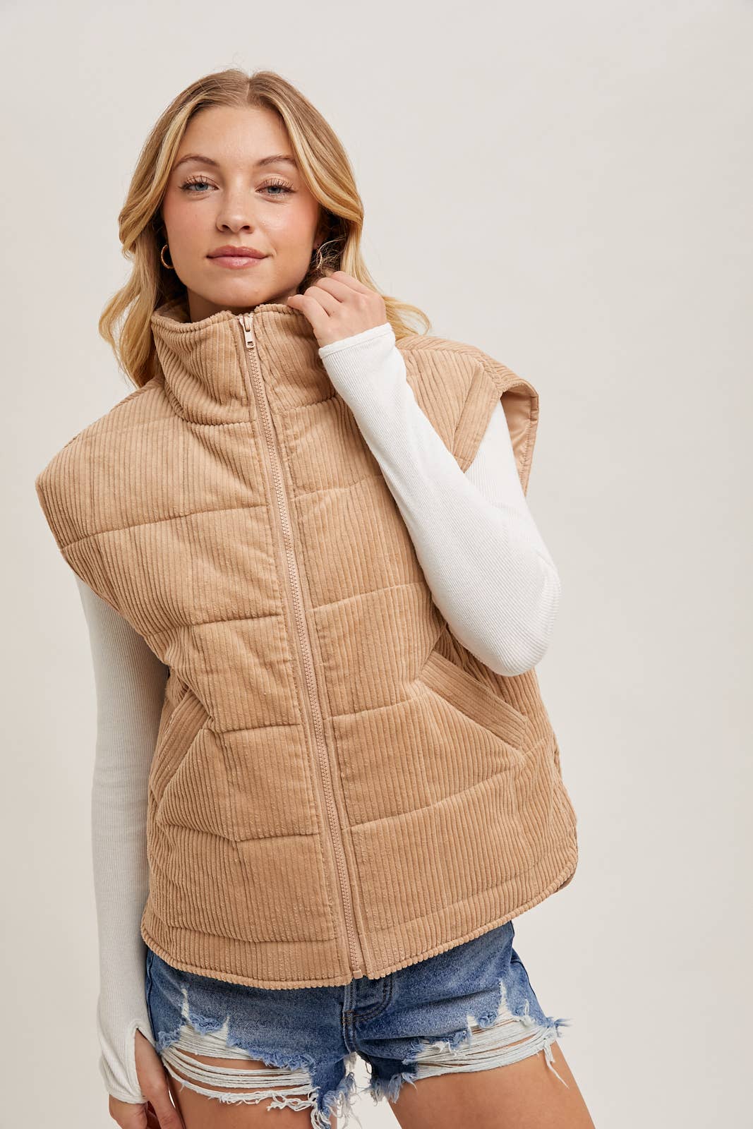 CORDUROY QUILTED PUFFER VEST: CAMEL / M