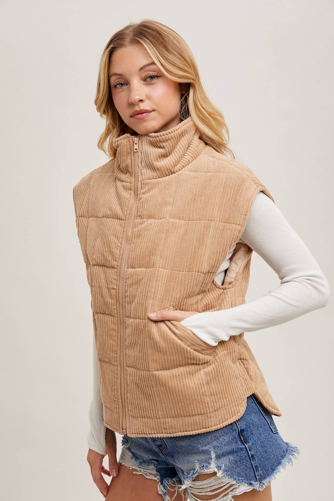CORDUROY QUILTED PUFFER VEST: CAMEL / M