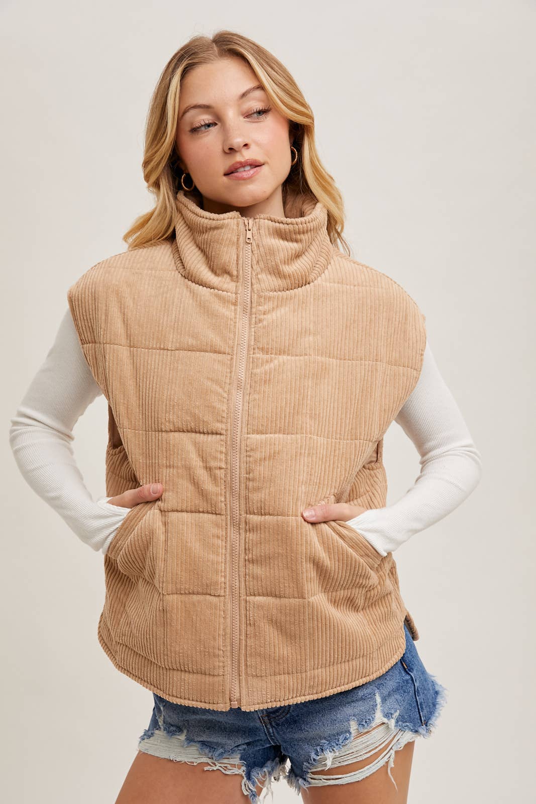 CORDUROY QUILTED PUFFER VEST: CAMEL / M