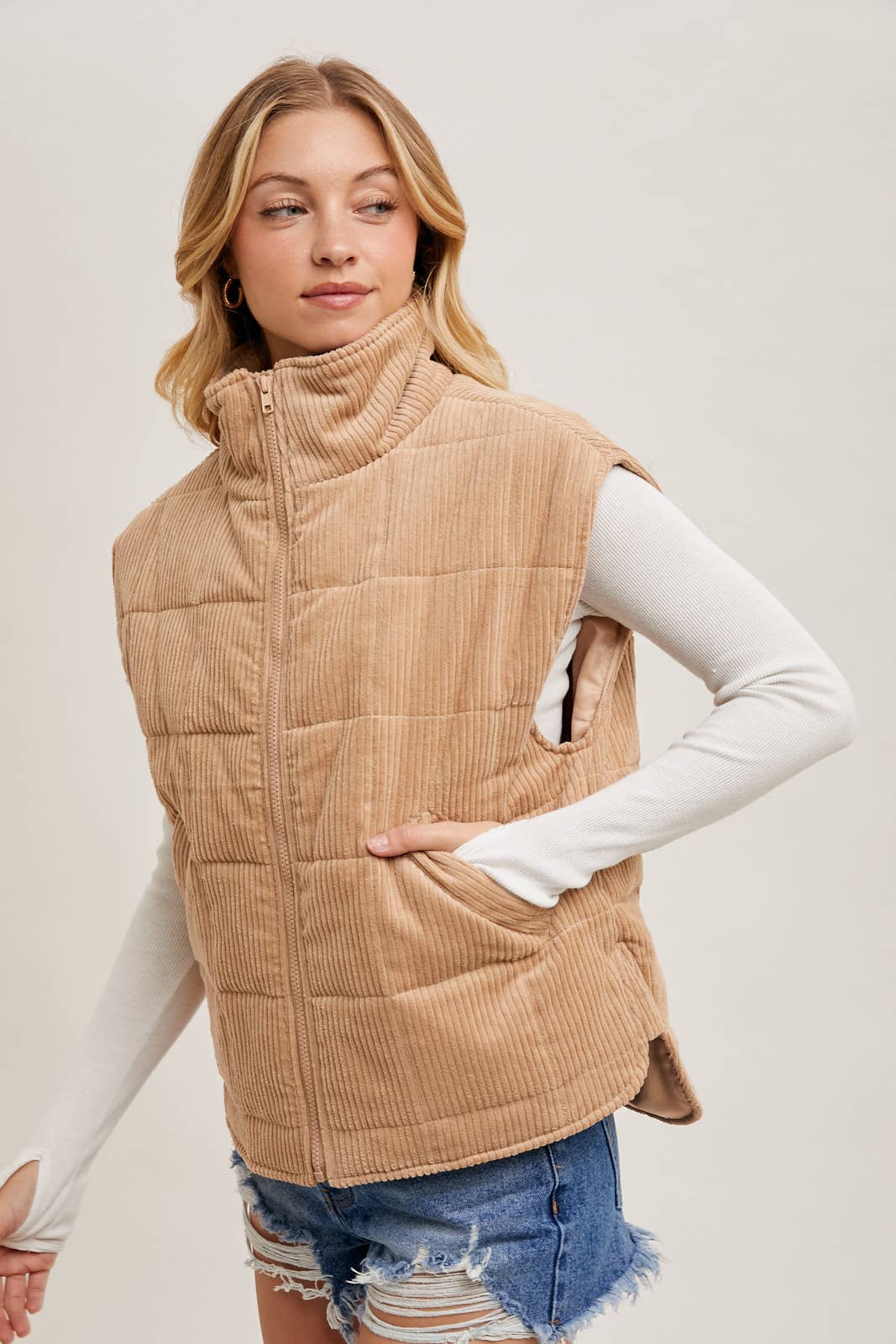 CORDUROY QUILTED PUFFER VEST: CAMEL / M