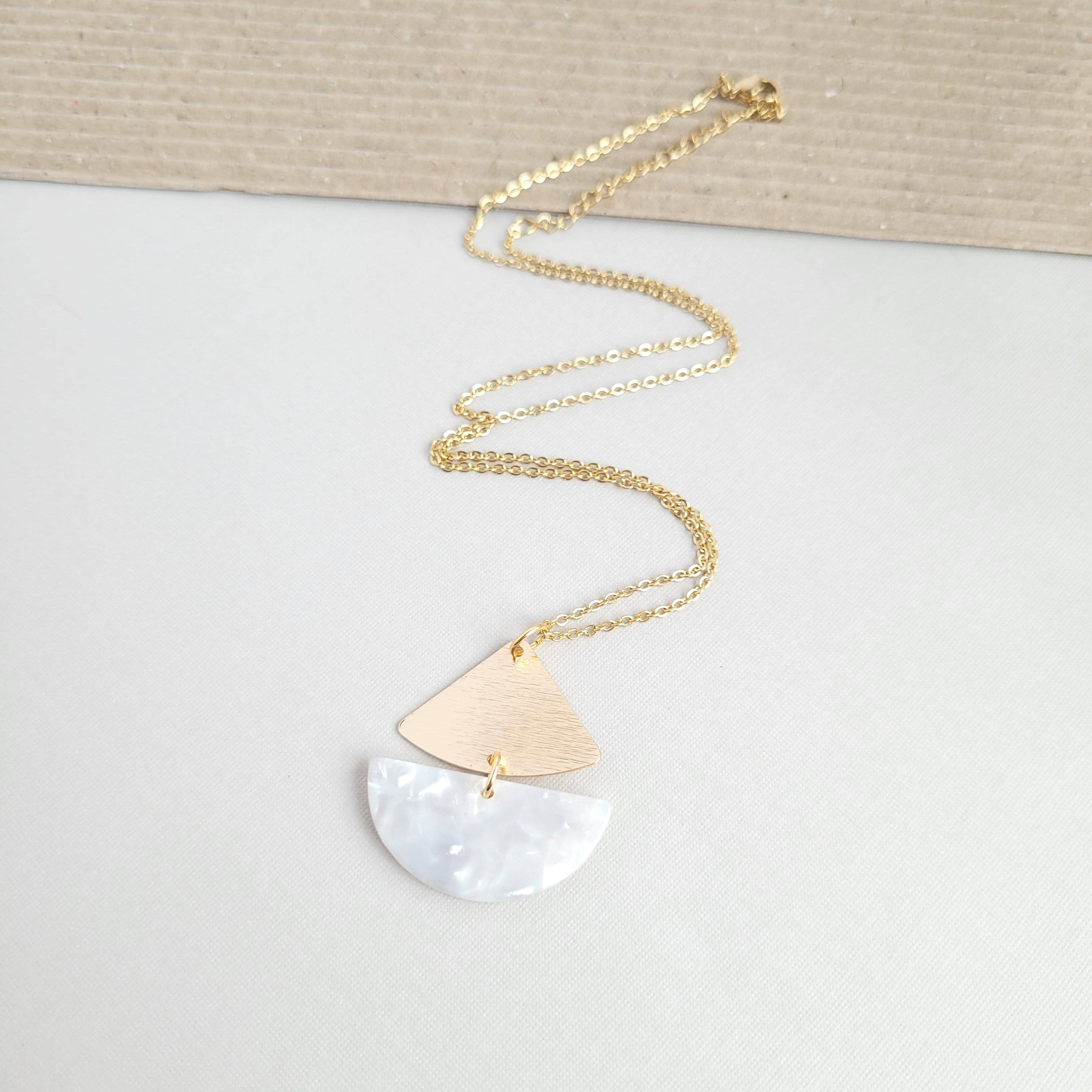 Spiffy & Splendid Necklace Ava Pearl Necklace