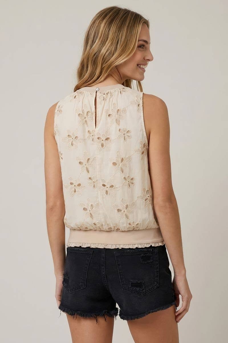 FLORAL EMBROIDERY WITH MINI RUFFLE BUTTON TOP - 45698T: OFF WHITE/NAVY / L