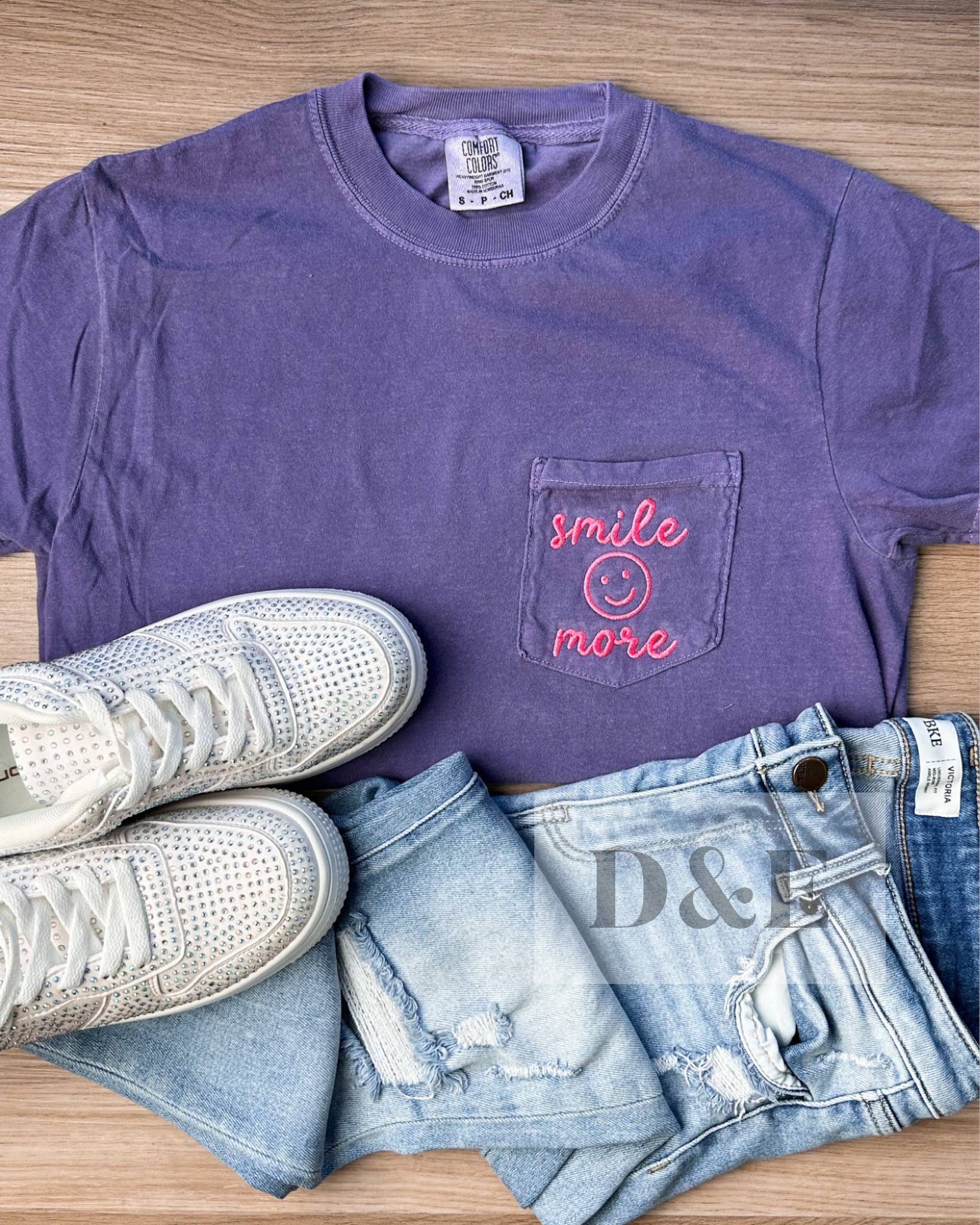 Smile More Embroidery Graphic Tee: M