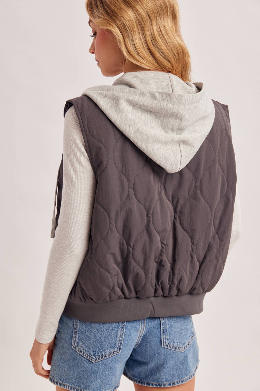 ZIPPER FRONT QUILTED PUFFER VEST CONTRAST HOODIE VEST: ASH / S