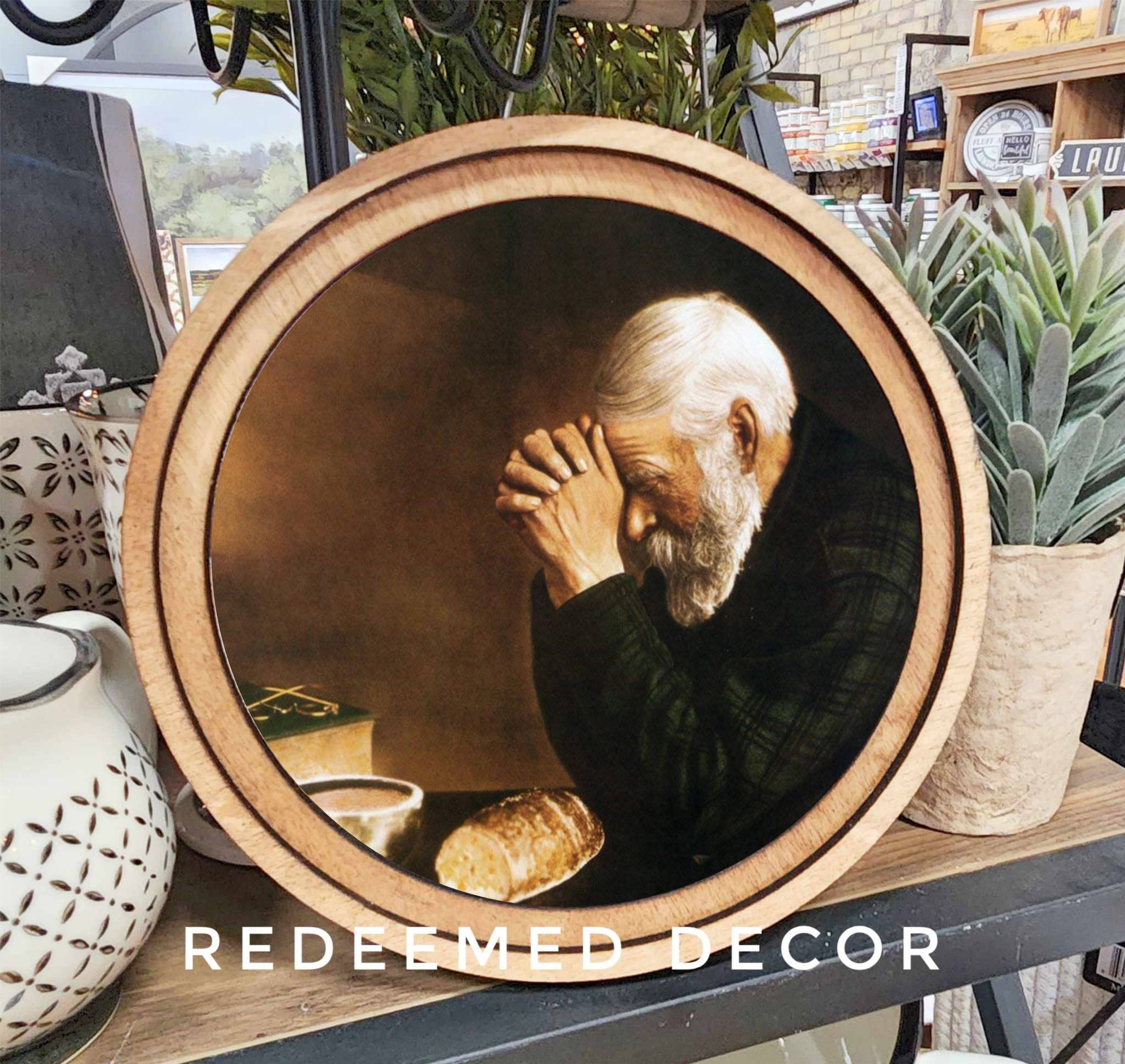 Redeemed Decor 8" Round Praying Man Art