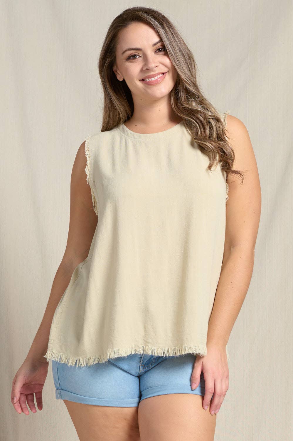 SLEEVELESS FRAY WASHED TOP W/ BACK BUTTON CLOSURE - 44323TPL: NATURAL / 1X