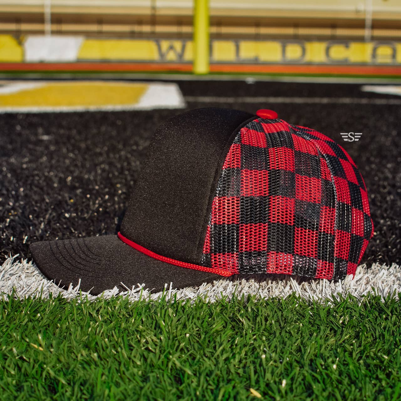 Checkered Mesh Back Cap: Black/ Red