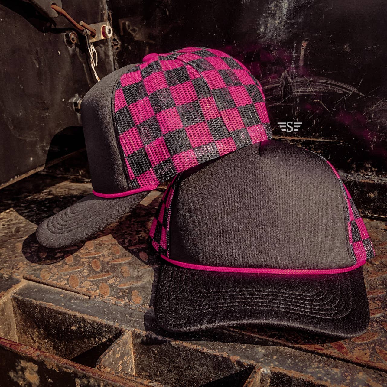Checkered Mesh Back Cap: Black/ Red