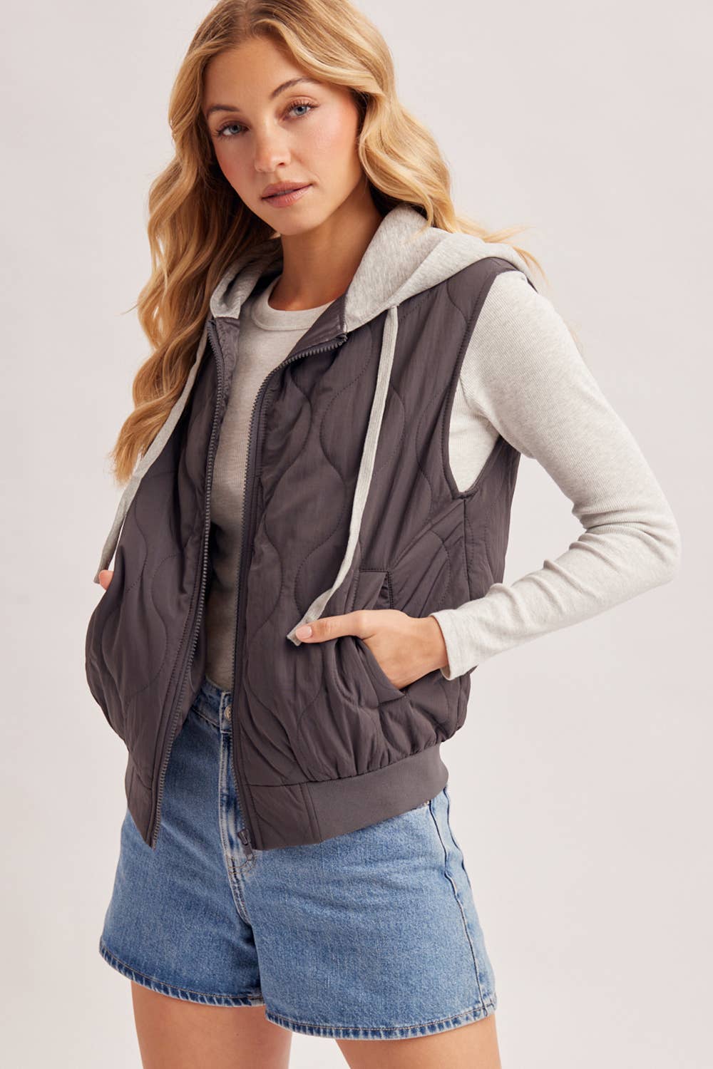 ZIPPER FRONT QUILTED PUFFER VEST CONTRAST HOODIE VEST: ASH / L