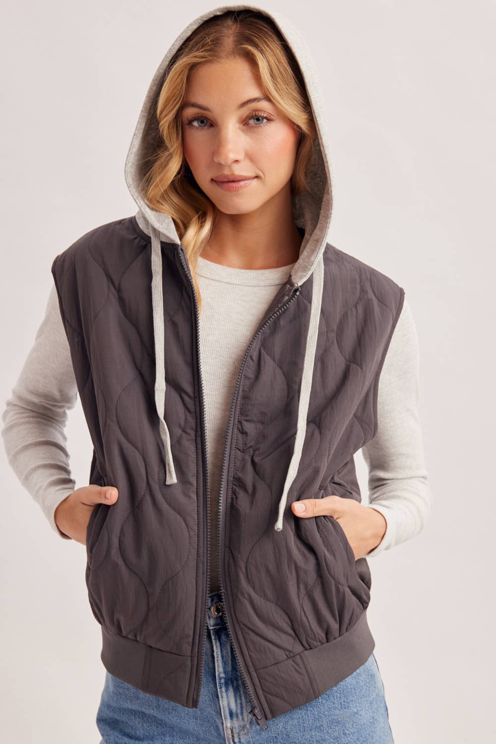 ZIPPER FRONT QUILTED PUFFER VEST CONTRAST HOODIE VEST: ASH / M