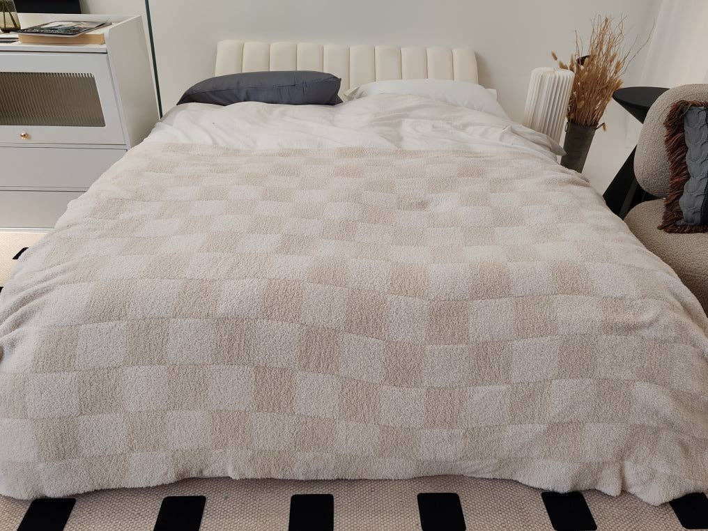 The Classy Cloth WS Blanket Grey Beige Checkered Luxe Blanket