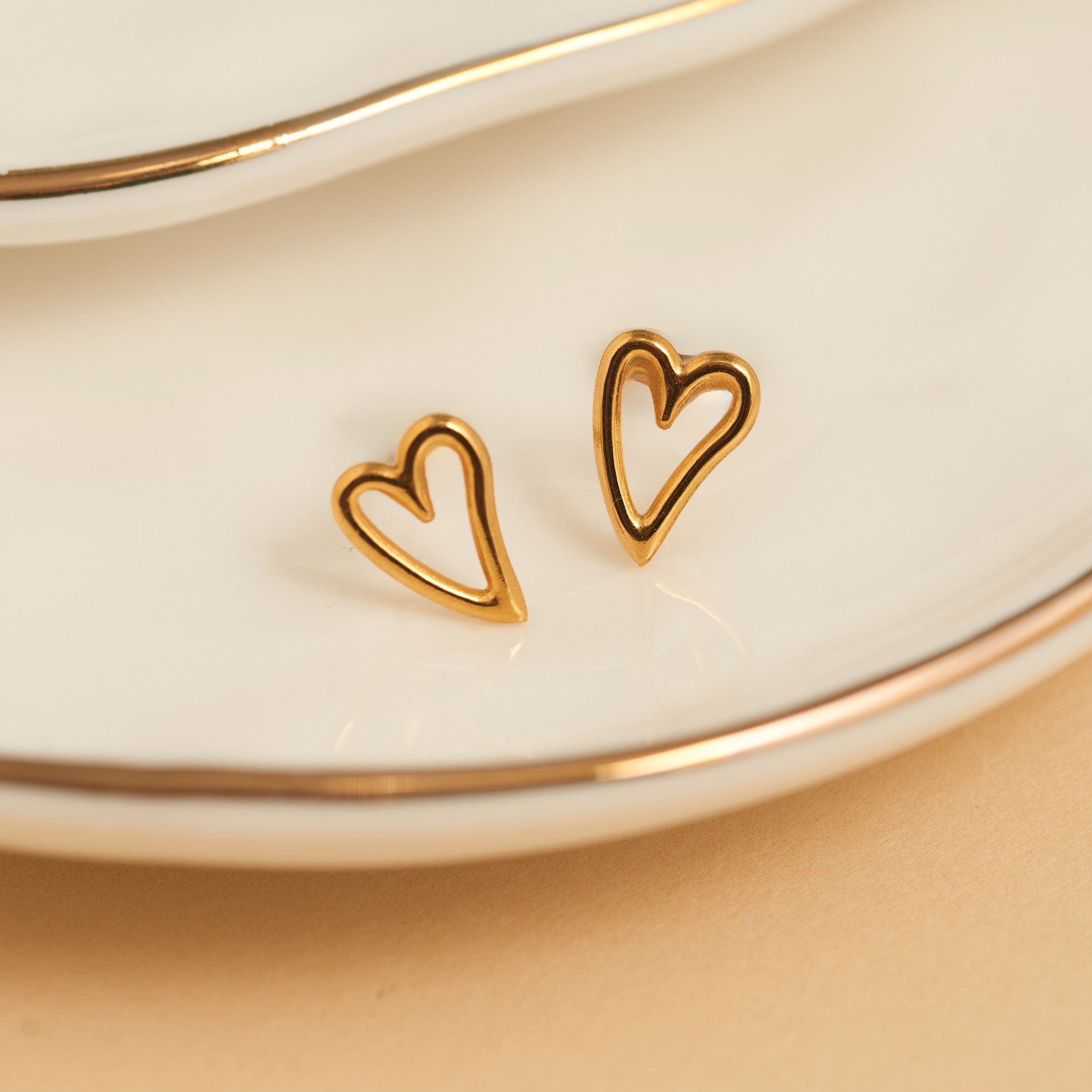 MJJ #8 (Melissa) Earrings Narelle Waterproof Heart Outline Stud Earrings Gold